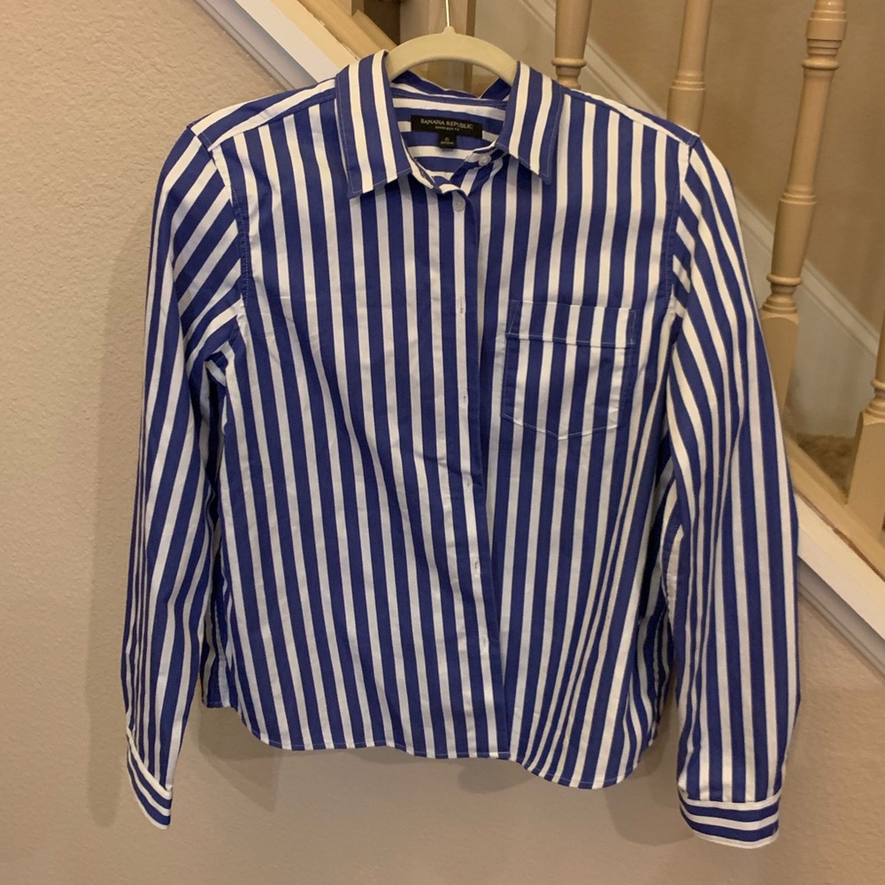 Banana republic size small button up shirt